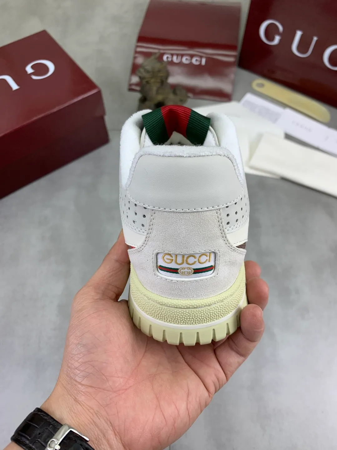 Men's shoes 💰P542 New Gucci autumn and winter low-end catwalk casual sneakers, top version! Oil edge craftsmanship. New model for early spring, creating a perfect style, cool and sassy, ​​c-position fashionable wear, classic shoe style with retro and futuristic feel, showing exquisite texture! Open mold to customize high-density outsole. Comes fully packaged. Size: 40-45 Fabric: Imported calfskin punching Lining: Imported original towel lining